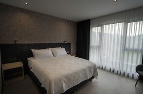 DEMEDERON HOTEL