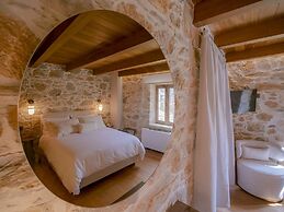 Santa Veneranda Suites by Checkin