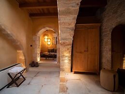 Santa Veneranda Suites by Checkin