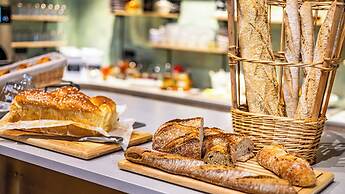 greet Hotel Reims Tinqueux