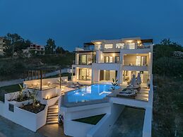 Luxurious Villa Selestine - With Private Pool
