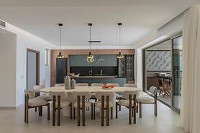 Luxurious Villa Selestine - With Private Pool