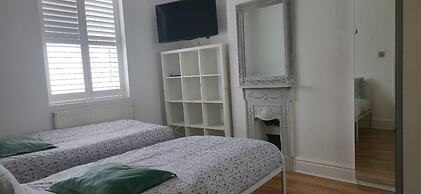 8 Guests - Free Parking - Full Equipped House
