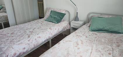 8 Guests - Free Parking - Full Equipped House