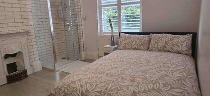 8 Guests - Free Parking - Full Equipped House