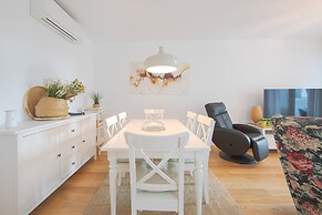 Benfica Prime Terrace II by Homing