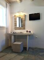 MEGAS ROOMS