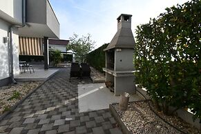 Luxury Escape With Swimming Pool & Modern Design