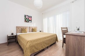 Luxury Escape With Swimming Pool & Modern Design
