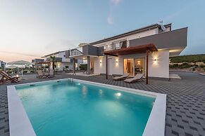 Luxury Escape With Swimming Pool & Modern Design