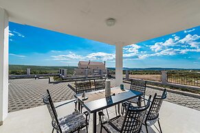 Luxury Escape With Swimming Pool & Modern Design
