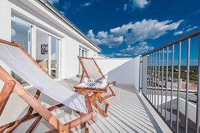 Luxury Escape With Swimming Pool & Modern Design