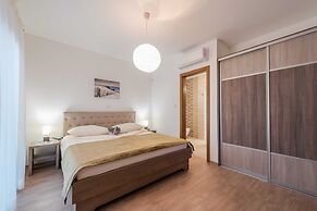 Luxury Escape With Swimming Pool & Modern Design