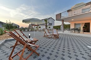 Luxury Escape With Swimming Pool & Modern Design