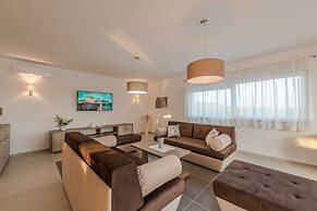 Luxury Escape With Swimming Pool & Modern Design