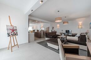 Luxury Escape With Swimming Pool & Modern Design
