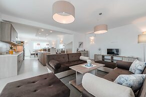 Luxury Escape With Swimming Pool & Modern Design