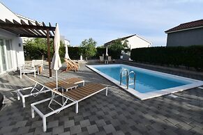 Luxury Escape With Swimming Pool & Modern Design