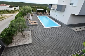 Luxury Escape With Swimming Pool & Modern Design