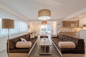 Luxury Escape With Swimming Pool & Modern Design