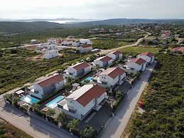 Luxury Escape With Swimming Pool & Modern Design