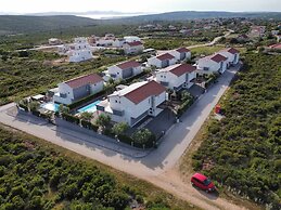 Luxury Escape With Swimming Pool & Modern Design