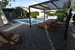 Luxury Escape With Swimming Pool & Modern Design