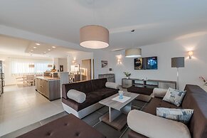 Luxury Escape With Swimming Pool & Modern Design