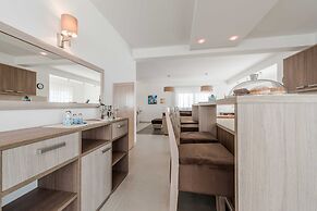 Luxury Escape With Swimming Pool & Modern Design