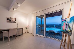 Luxury Escape With Swimming Pool & Modern Design