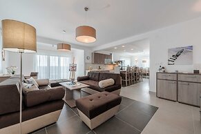 Luxury Escape With Swimming Pool & Modern Design