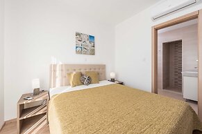 Luxury Escape With Swimming Pool & Modern Design