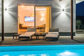 Luxury Escape With Swimming Pool & Modern Design