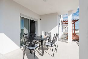 Luxury Escape With Swimming Pool & Modern Design