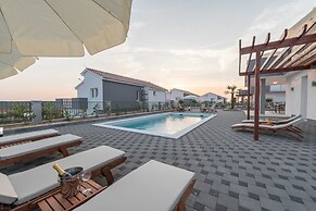 Luxury Escape With Swimming Pool & Modern Design