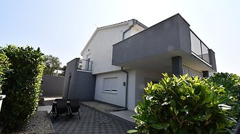 Luxury Escape With Swimming Pool & Modern Design
