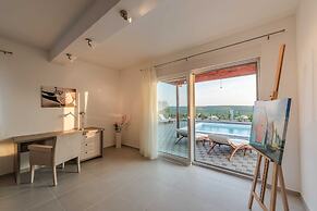 Luxury Escape With Swimming Pool & Modern Design