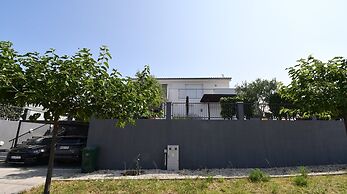 Luxury Escape With Swimming Pool & Modern Design