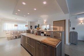 Luxury Escape With Swimming Pool & Modern Design