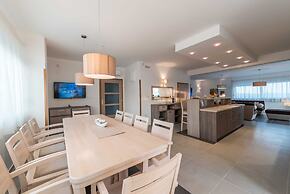 Luxury Escape With Swimming Pool & Modern Design