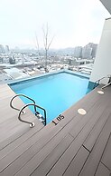 Santa Elvira Apartments