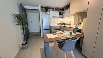 Santa Elvira Apartments