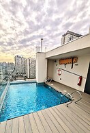 Santa Elvira Apartments