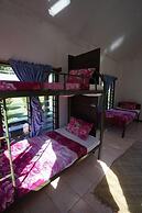 Safe Landing Eco Lodge