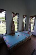 Safe Landing Eco Lodge
