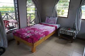 Safe Landing Eco Lodge