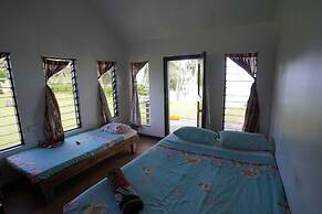 Safe Landing Eco Lodge