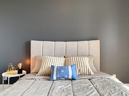 Chic Urban Gateway in Toronto