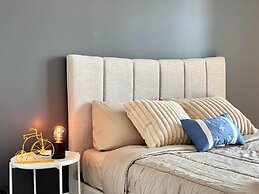 Chic Urban Gateway in Toronto