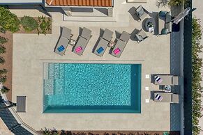 Villa Aria With Heated Pool and Whirlpool